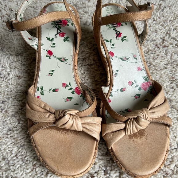 MIA  Big Girls Size: 4M Tan  Cork Platform Sandals-2.5" Heel - Decent Condition - Picture 2 of 7